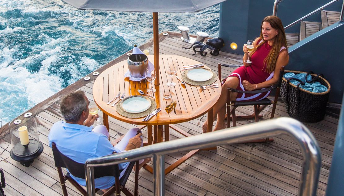 Aqua Blu - Romantic Dining - 01_Testimonials