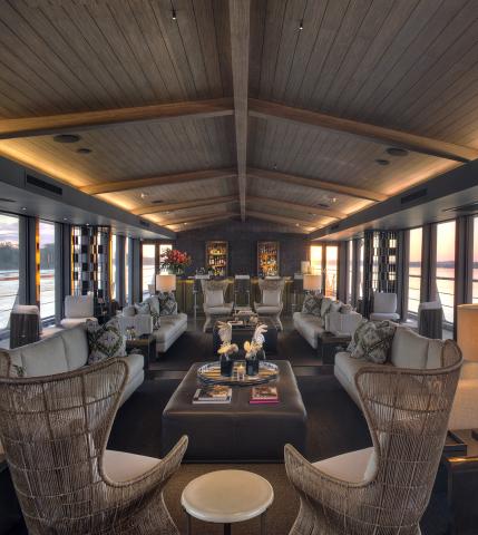 aqua nera indoor lounge