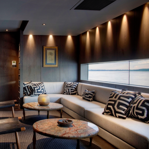 aqua nera interior