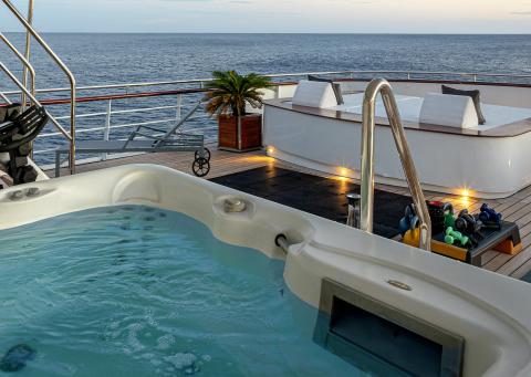 Gym and jacuzzi