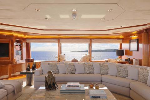 Panoramic lounge