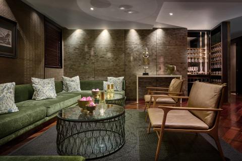 Lobby lounge