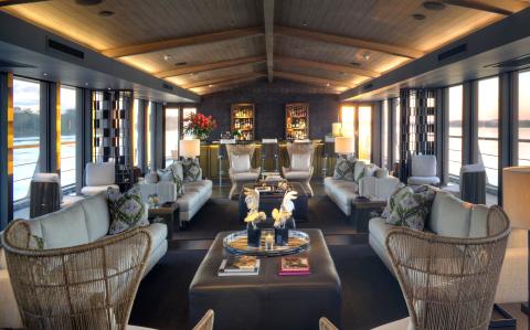 aqua nera indoor lounge