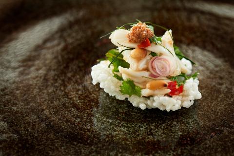 Crab on crunchy rice cake