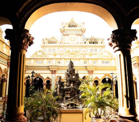 Vietnam's Vĩnh Tràng Temple