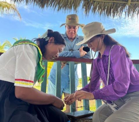 Artisans from the Amazonas Native Community with Aqua Blu Guests