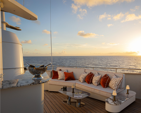 Sun Deck Lounge & Bar