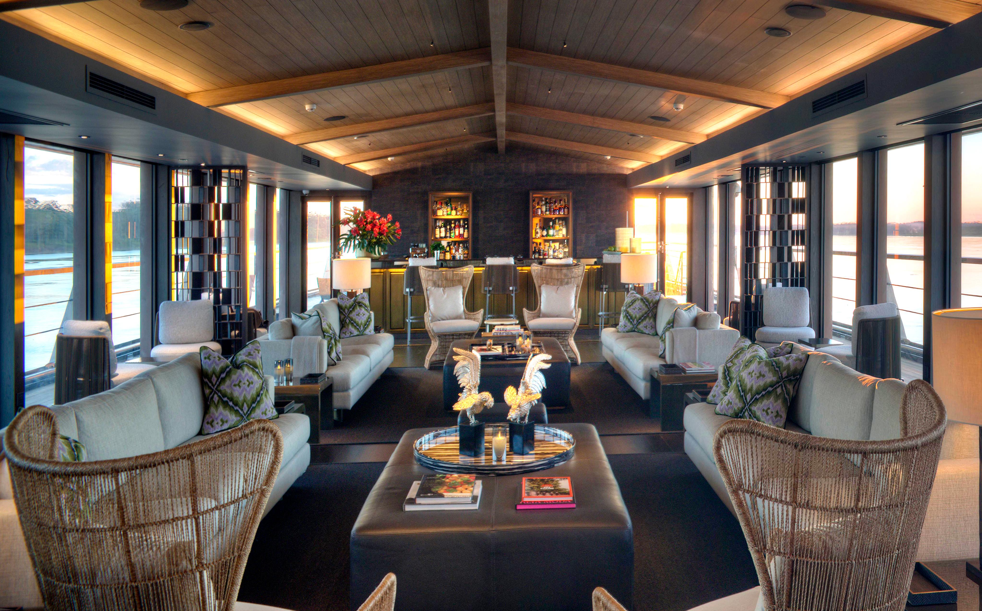 Aqua Nera_Indoor Lounge_02_desktop-tablet