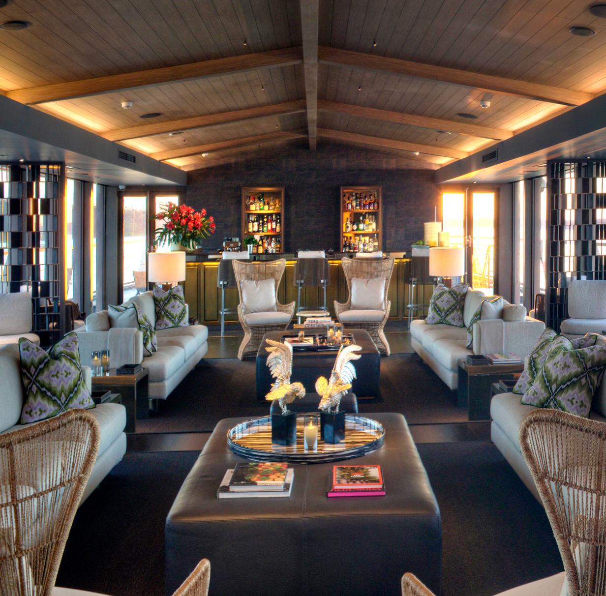 Aqua Nera - Indoor Lounge