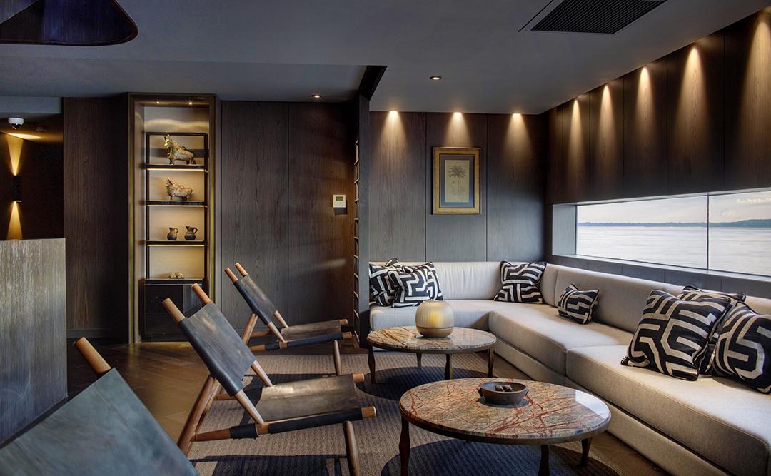 aqua nera saloon