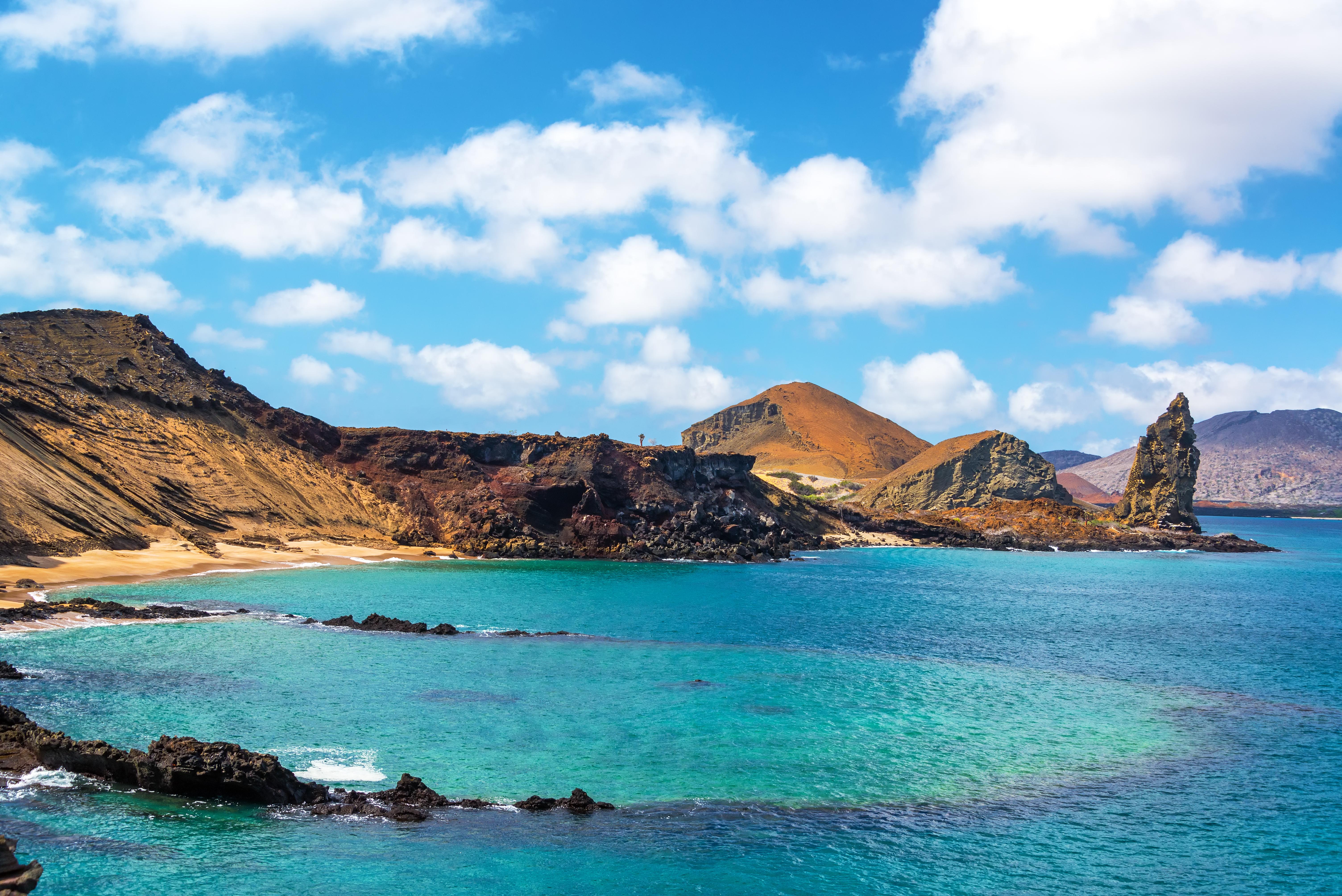 underwater-crater-pinnacle-rock-bartolome-island