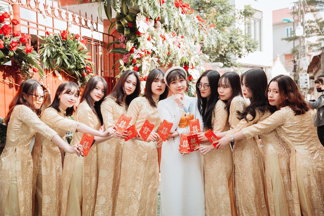 vietnamese bride and bridesmaids