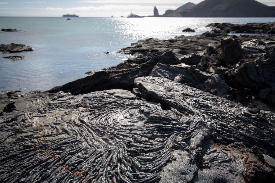 santiago-sullivan-bay-pahoehoe-lava-flow