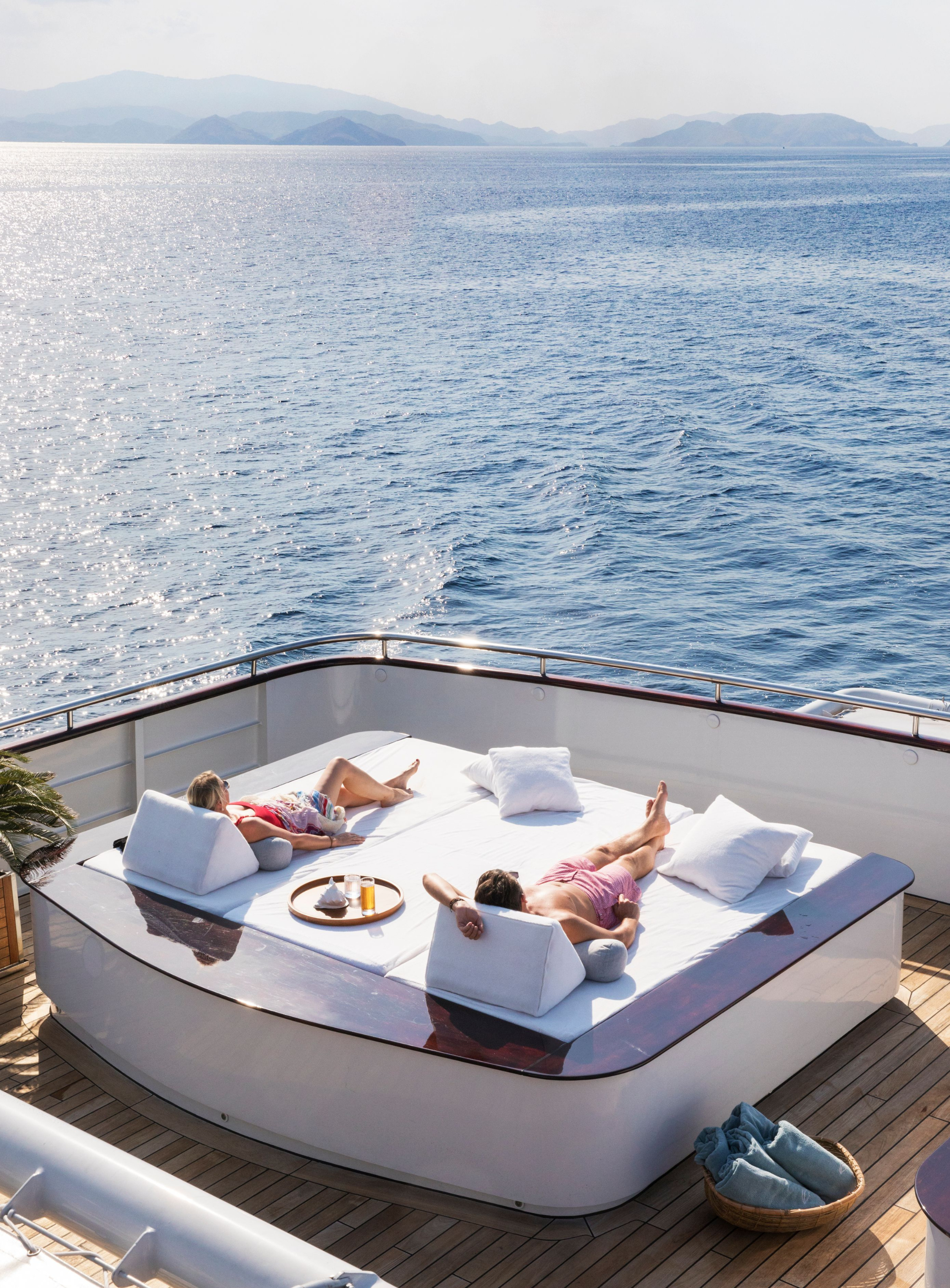 Aqua Blu Charter Desktop Suites and Social Spaces (3).png