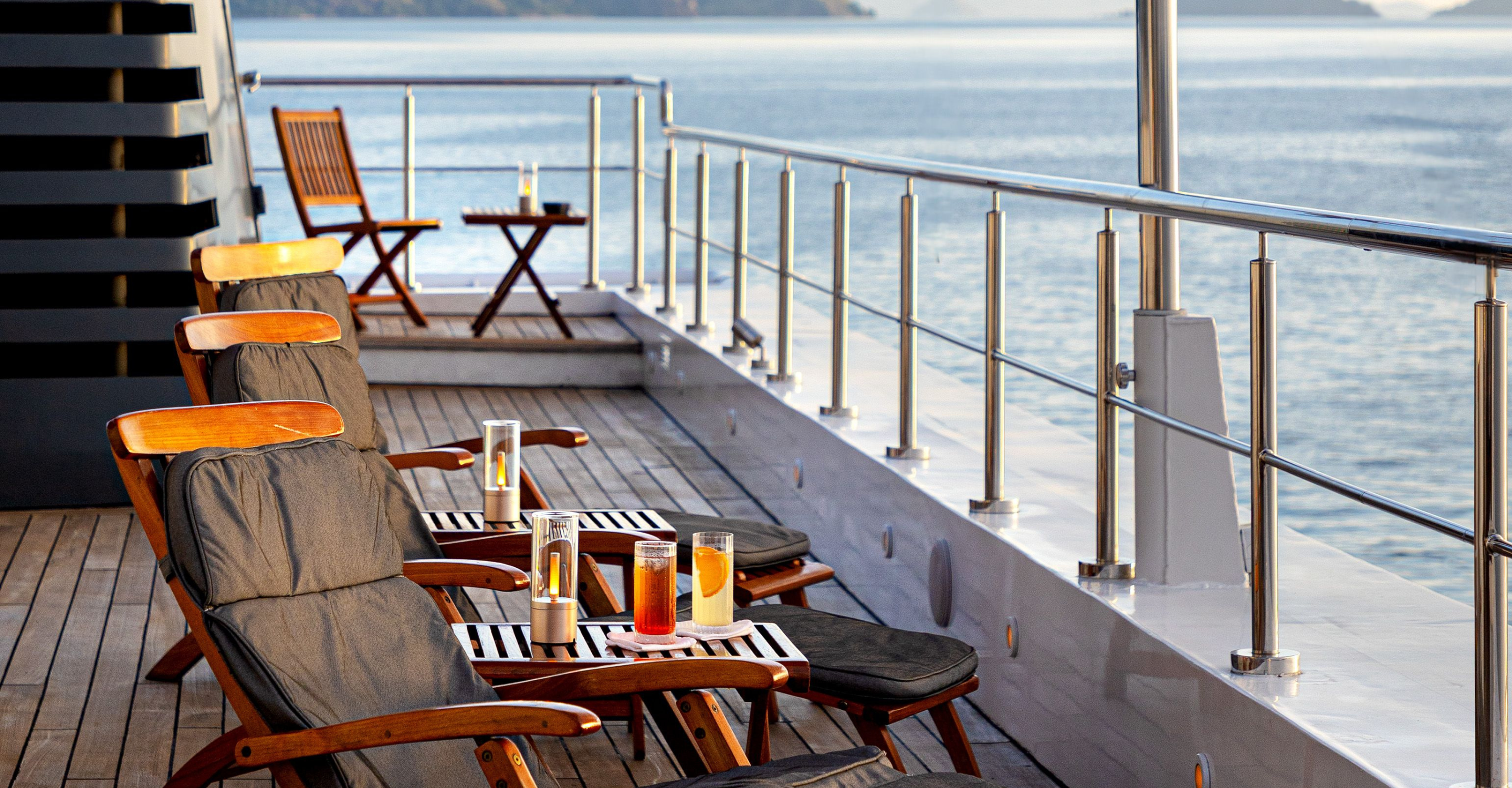 Aqua Blu Charter Tablet Suites and Social Spaces (7).png
