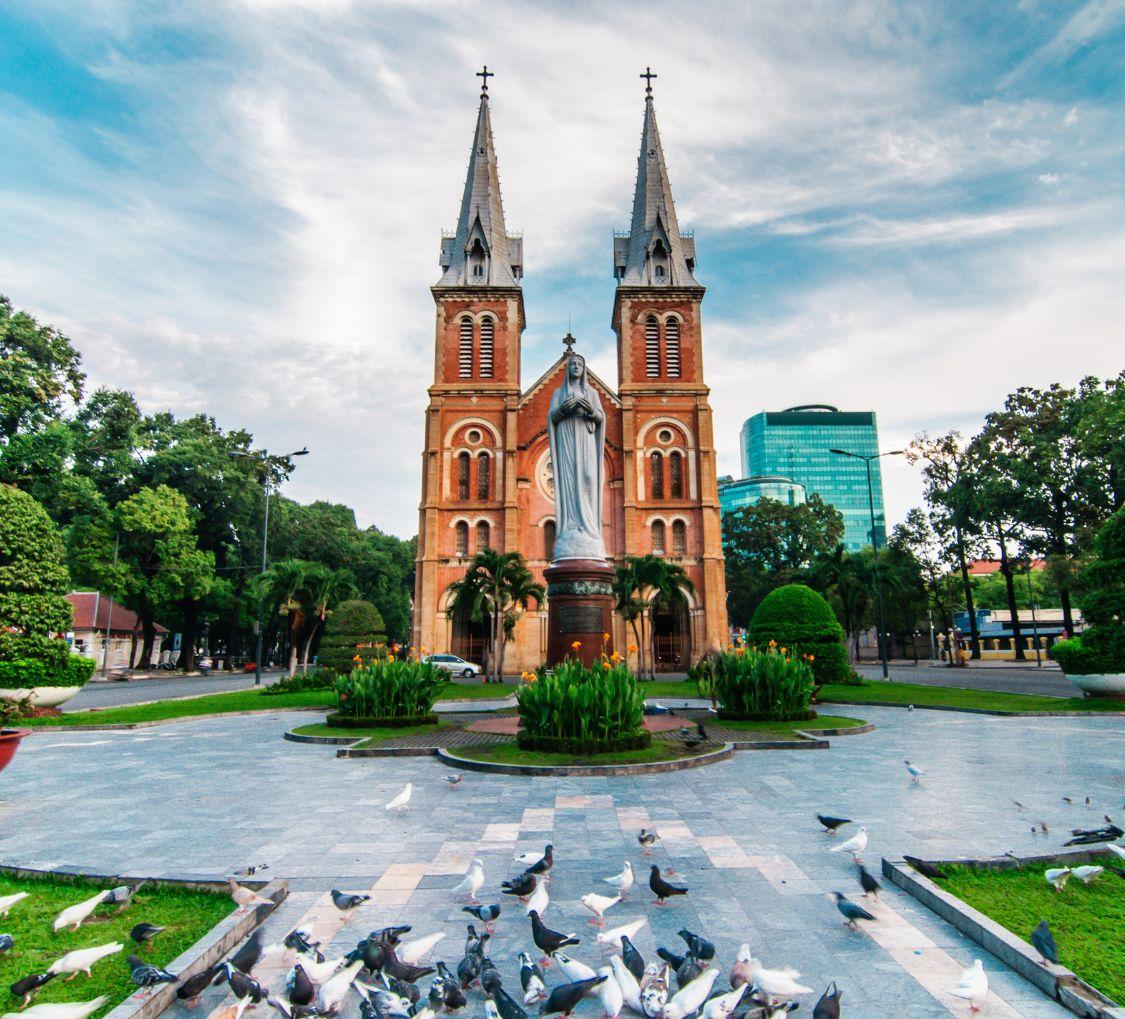 Ho_Chi_MinhCity_Notre_Dame_Cathedral_Mobile