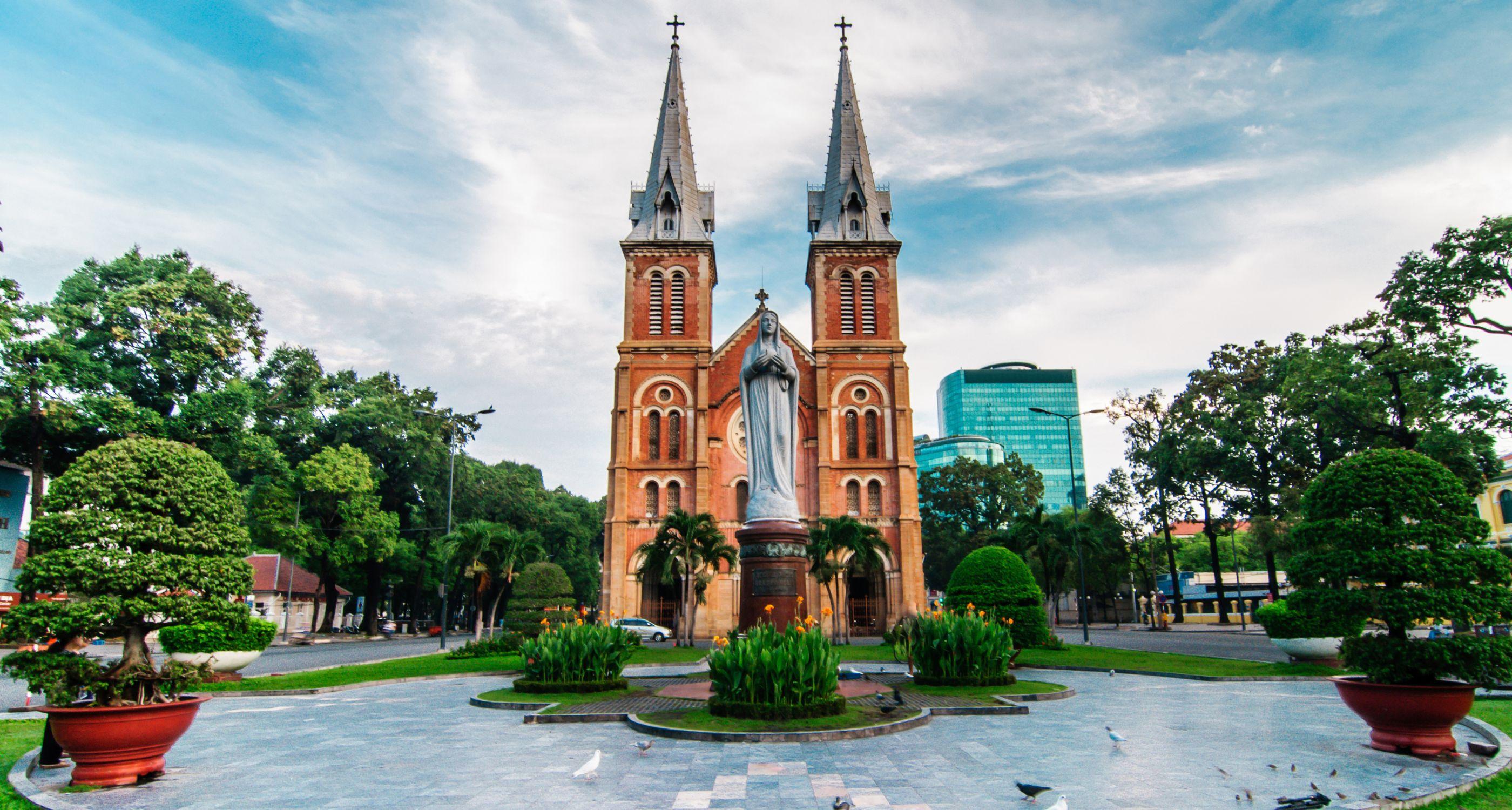 Ho_Chi_MinhCity_Notre_Dame_Cathedral_Tablet