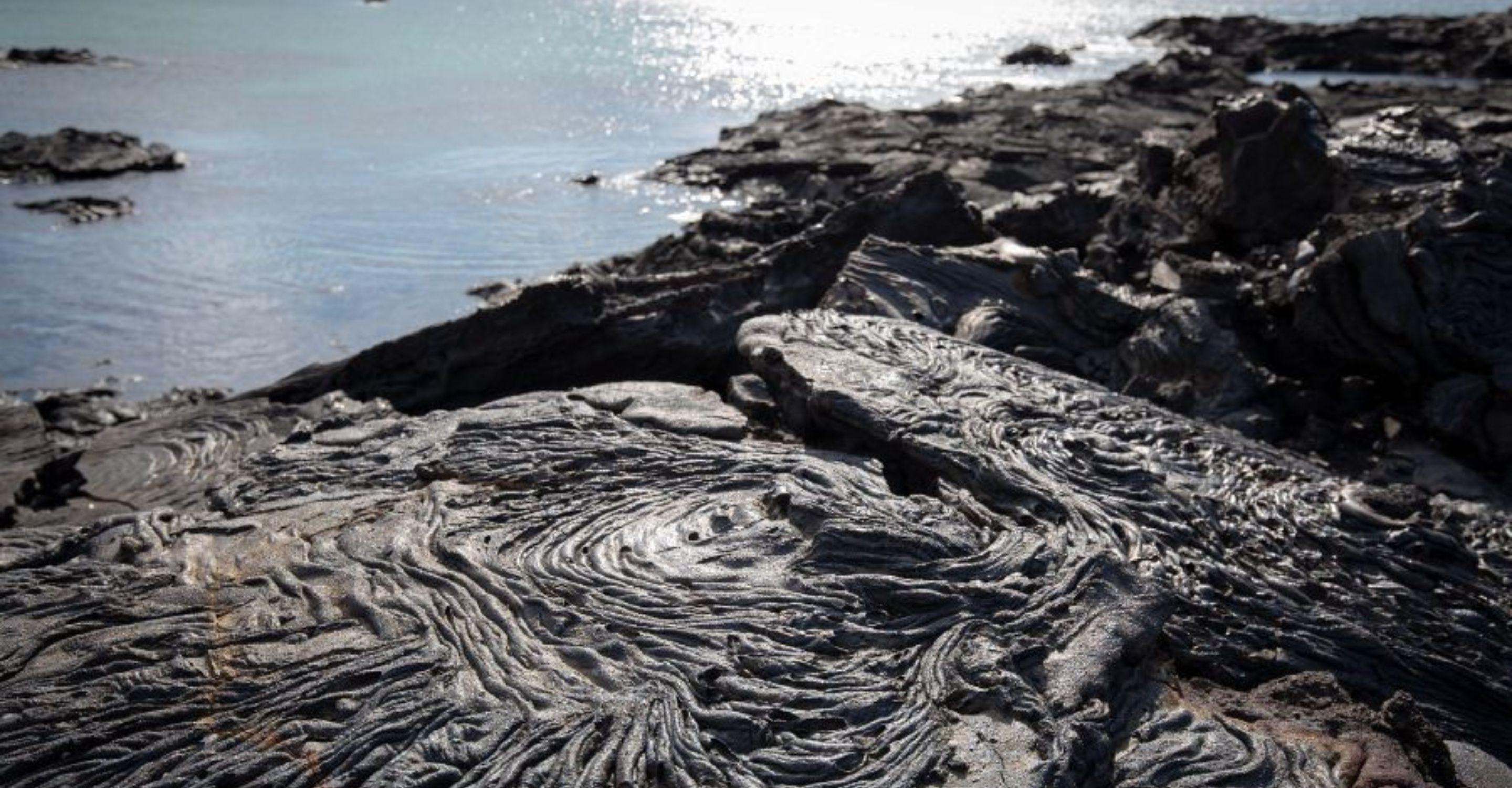 santiago-sullivan-bay-pahoehoe-lava-flow_Tablet