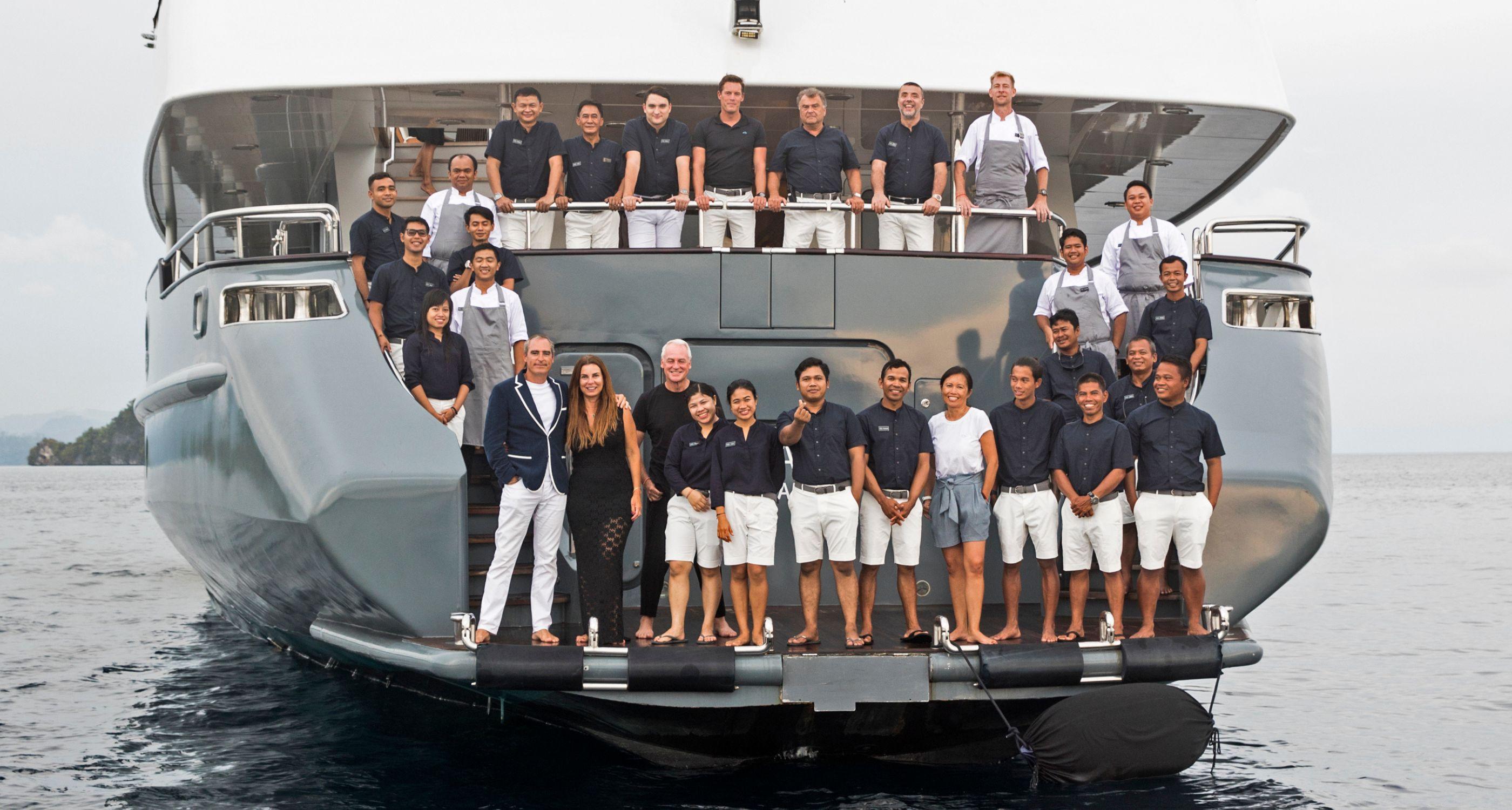 Aqua Blu - Crew - 003_Body Images with Text_Tablet